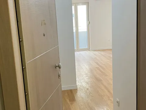 Rent, one bedroom apartment, 40m², Central Point, Podgorica - image 4