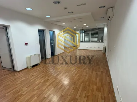 Izdavanje, poslovni prostor, 160m², Obala Morače, Podgorica - image 2