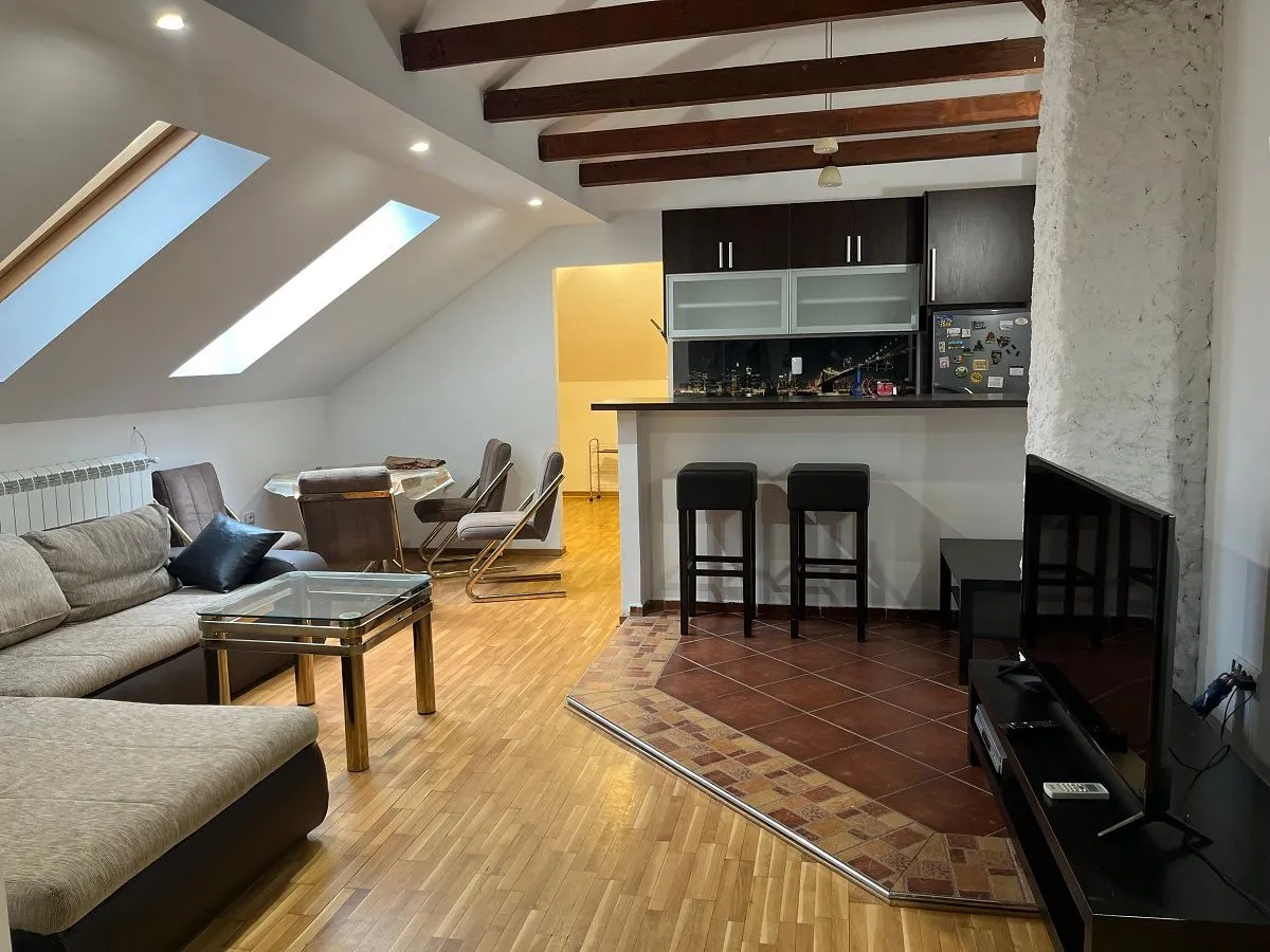 Izdavanje, trosoban stan, 68m², Šumice, Beograd