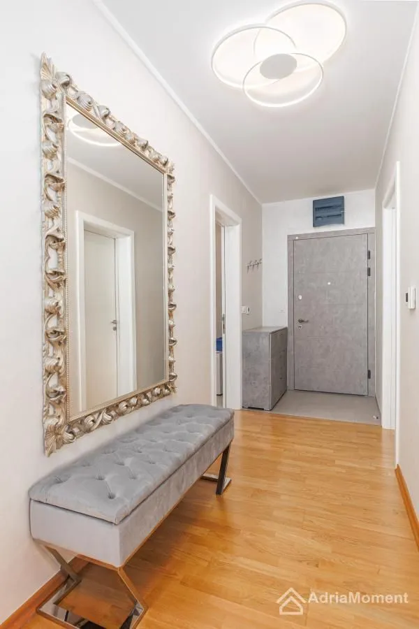 Sale, two bedroom apartment, 104m², Bečići, Budva