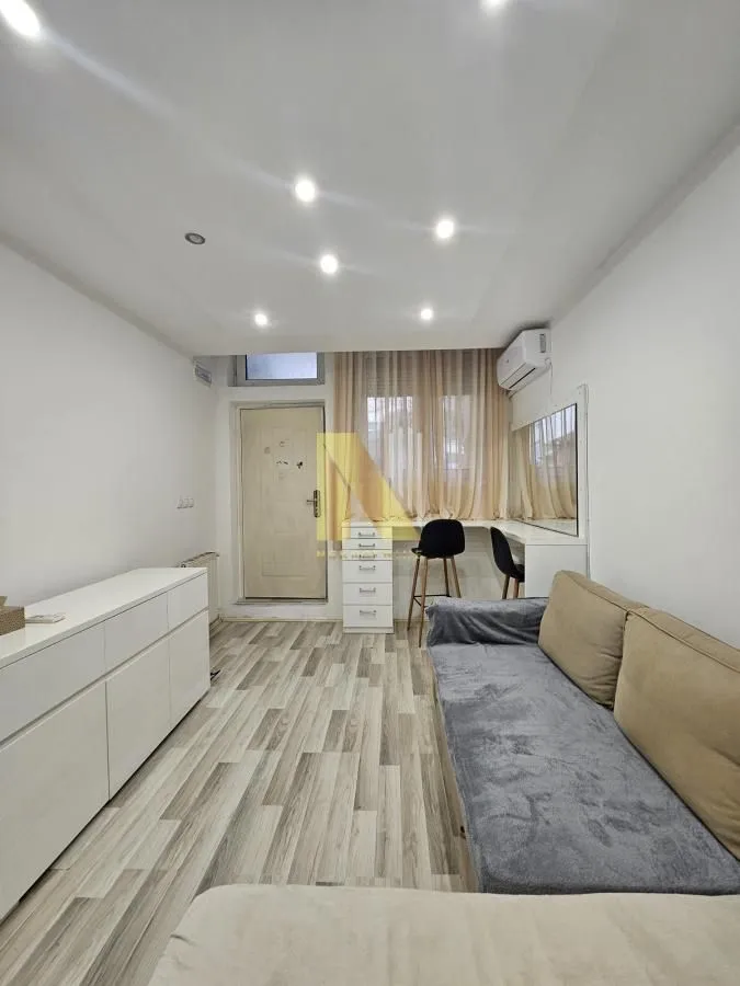 Izdavanje, garsonjera, 18m², Centar, Novi Sad