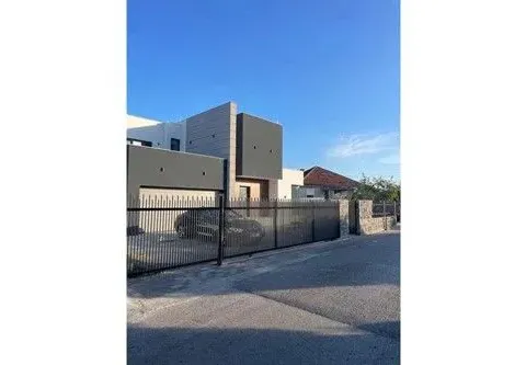 Rent, house, 300m², Gornja Gorica, Podgorica - image 2