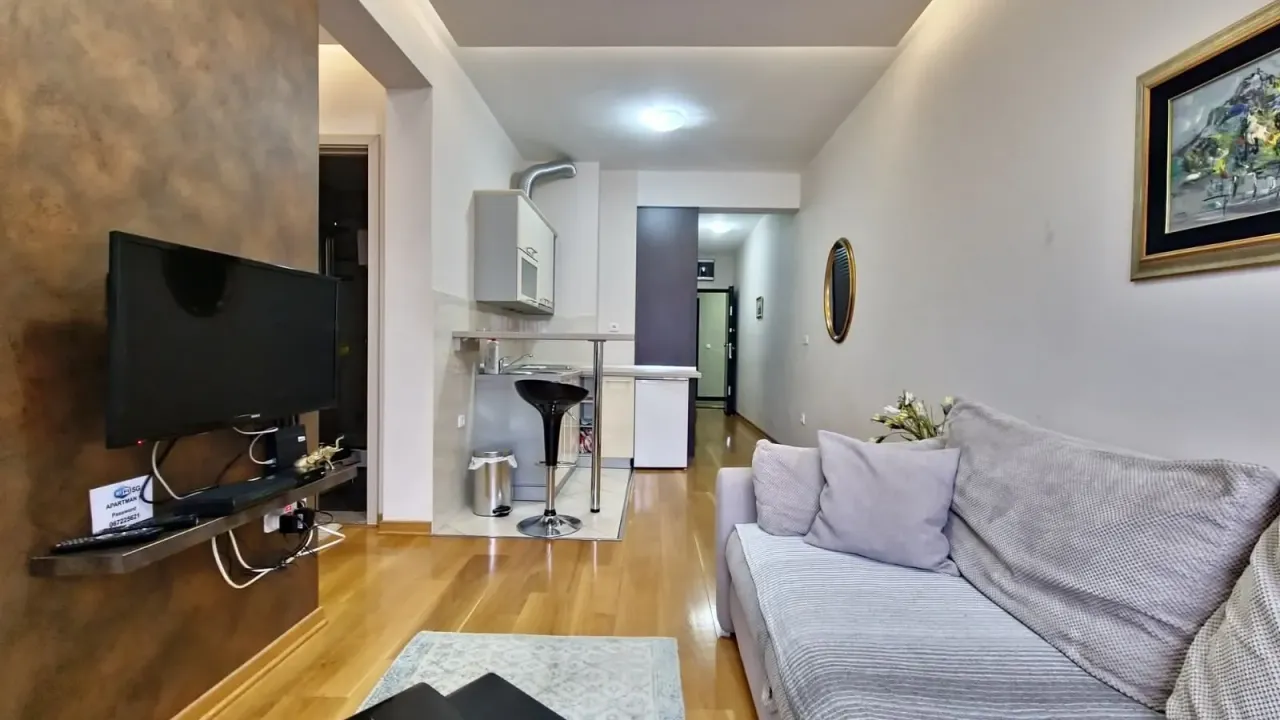 Izdavanje, jednosoban stan, 56m², Budva, Crna Gora