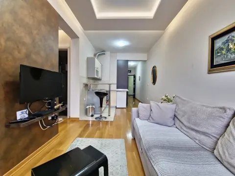 Izdavanje, jednosoban stan, 56m², Budva, Crna Gora - image 1