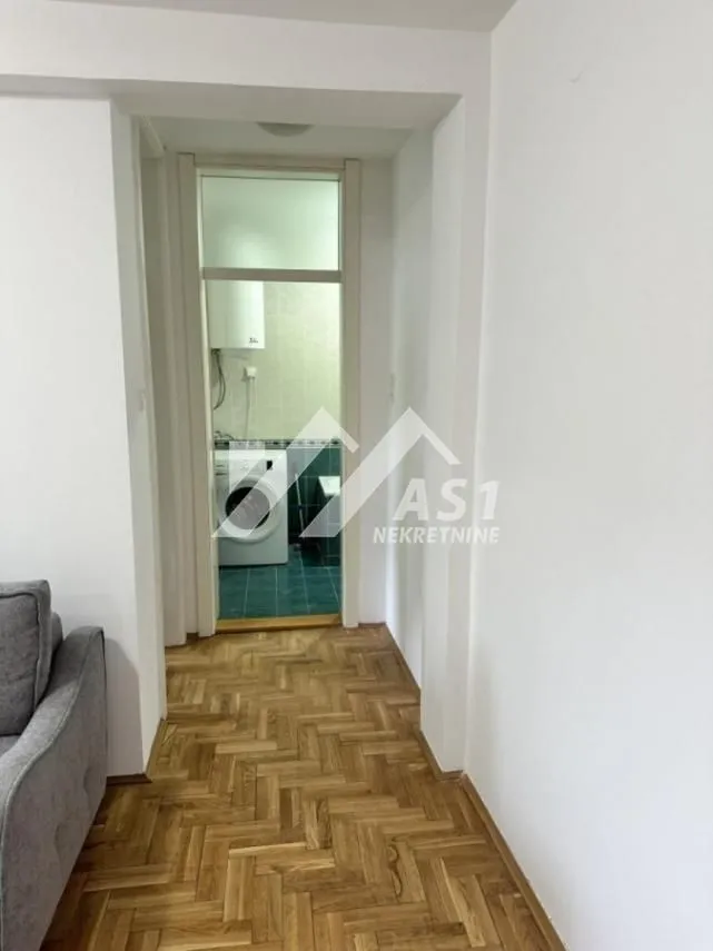 Izdavanje, jednosoban stan, 40m², Bulevar Oslobodjenja, Novi Sad Sve Podlokacije
