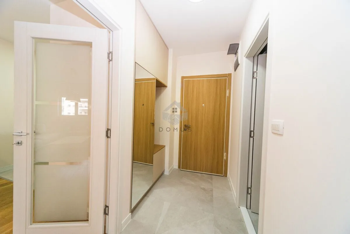 Izdavanje, jednosoban stan, 49m², Central Point, Podgorica