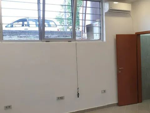 Izdavanje, poslovni prostor, 24m², Pobrežje, Podgorica - image 2