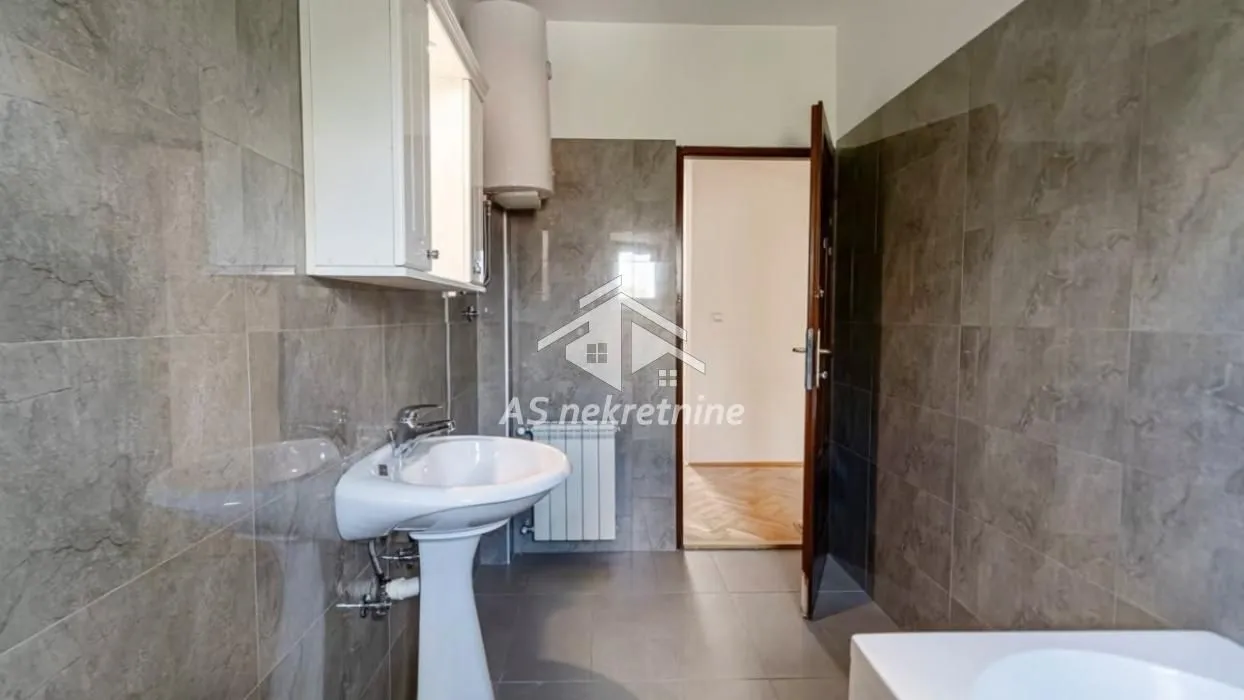 Izdavanje, stan, 210m², Savski Venac, Beograd