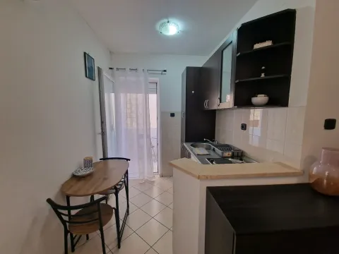 Izdavanje, garsonjera, 21m², Budva, Crna Gora - image 5
