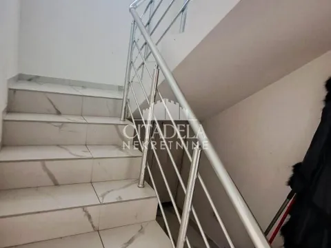 Prodaja, kuća, 313m², Jajinci, Voždovac Sve Podlokacije - image 6