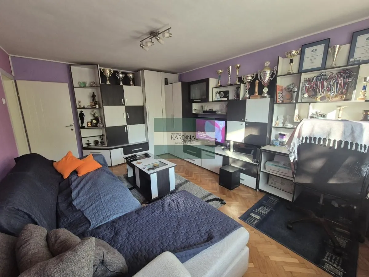 Prodaja, trosoban stan, 73m², Centar, Jagodina