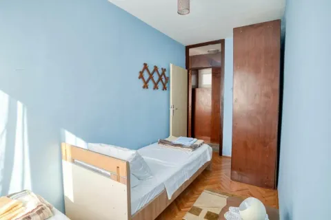 Izdavanje, dvosoban stan, 64m², Centar, Bar - image 10