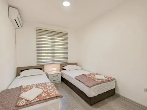 Izdavanje, trosoban stan, 150m², Donja Lastva, Tivat - image 9