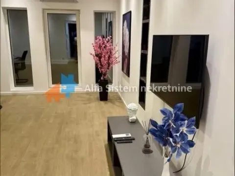 Izdavanje, trosoban stan, 74m², Stari Grad, Beograd - image 6