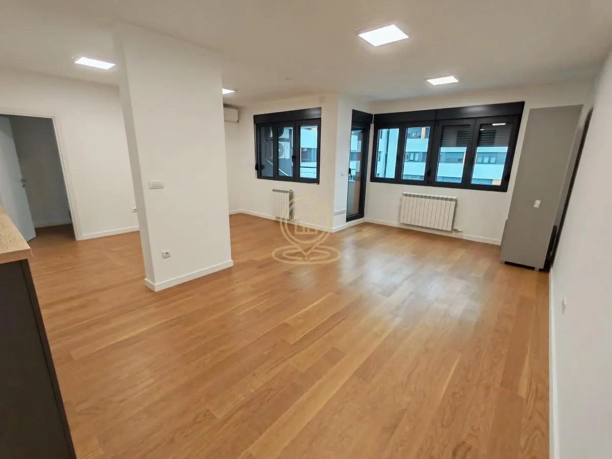 Izdavanje, poslovni prostor, 76m², Čukarica, Beograd