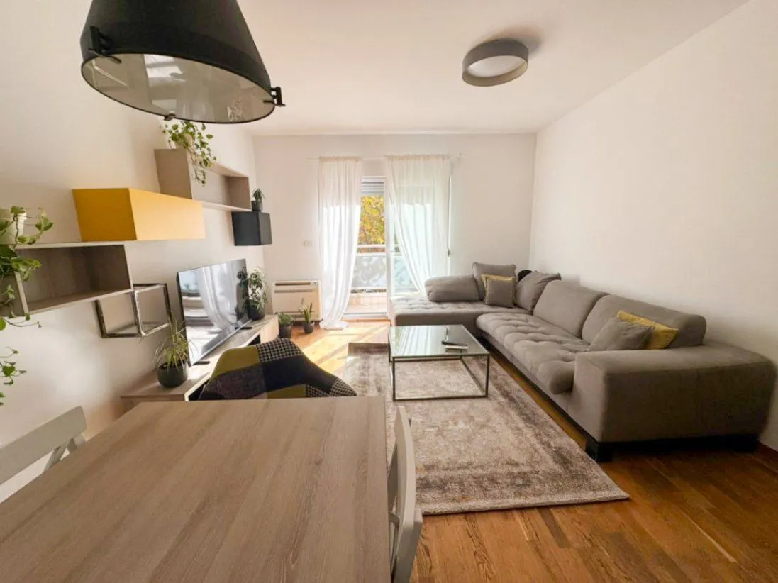 Izdavanje, jednosoban stan, 54m², City Kvart, Podgorica