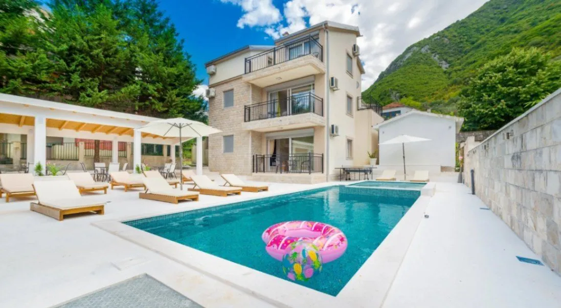 Sale, house, 350m², Stoliv, Kotor