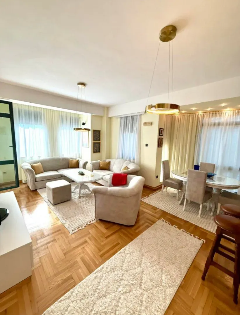 Izdavanje, dvosoban stan, 78m², Centar, Podgorica