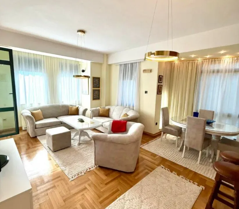 Izdavanje, dvosoban stan, 78m², Centar, Podgorica