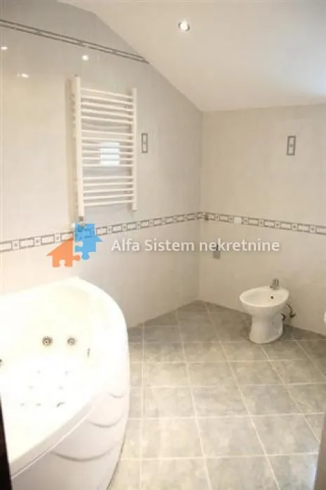 Izdavanje, stan, 300m², Savski Venac, Beograd