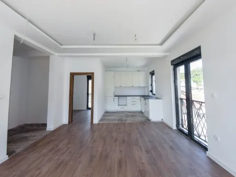 Prodaja, trosoban stan, 82m², Tivat, Crna Gora - image 12