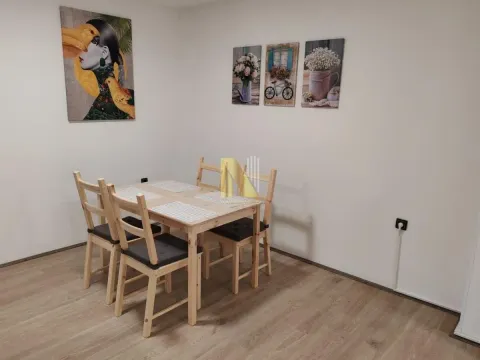 Izdavanje, trosoban stan, 60m², Centar, Novi Sad - image 8