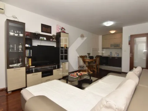 Izdavanje, jednosoban stan, 46m², Stari Aerodrom, Podgorica - image 1