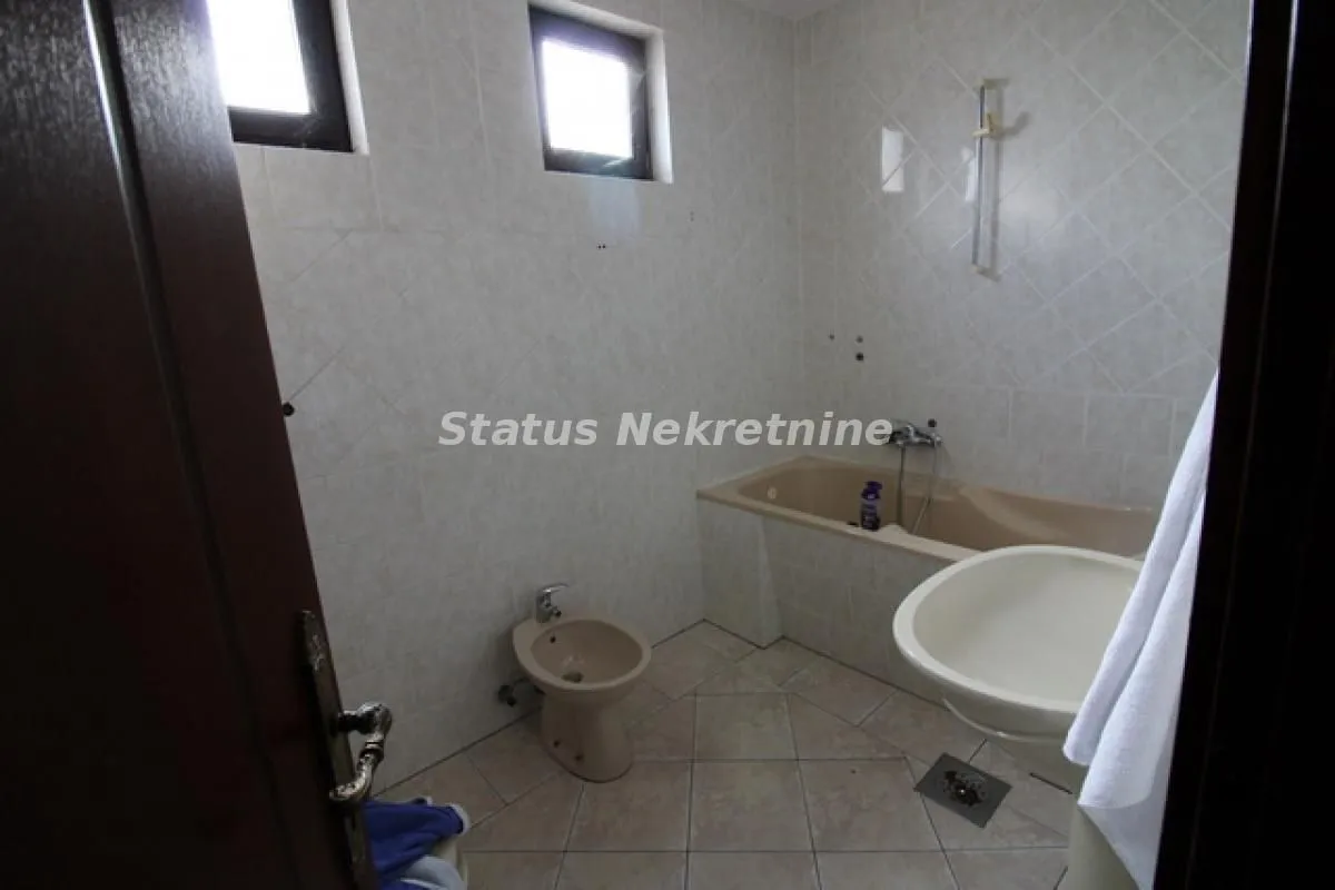 Prodaja, kuća, 420m², Temerin, Novi Sad