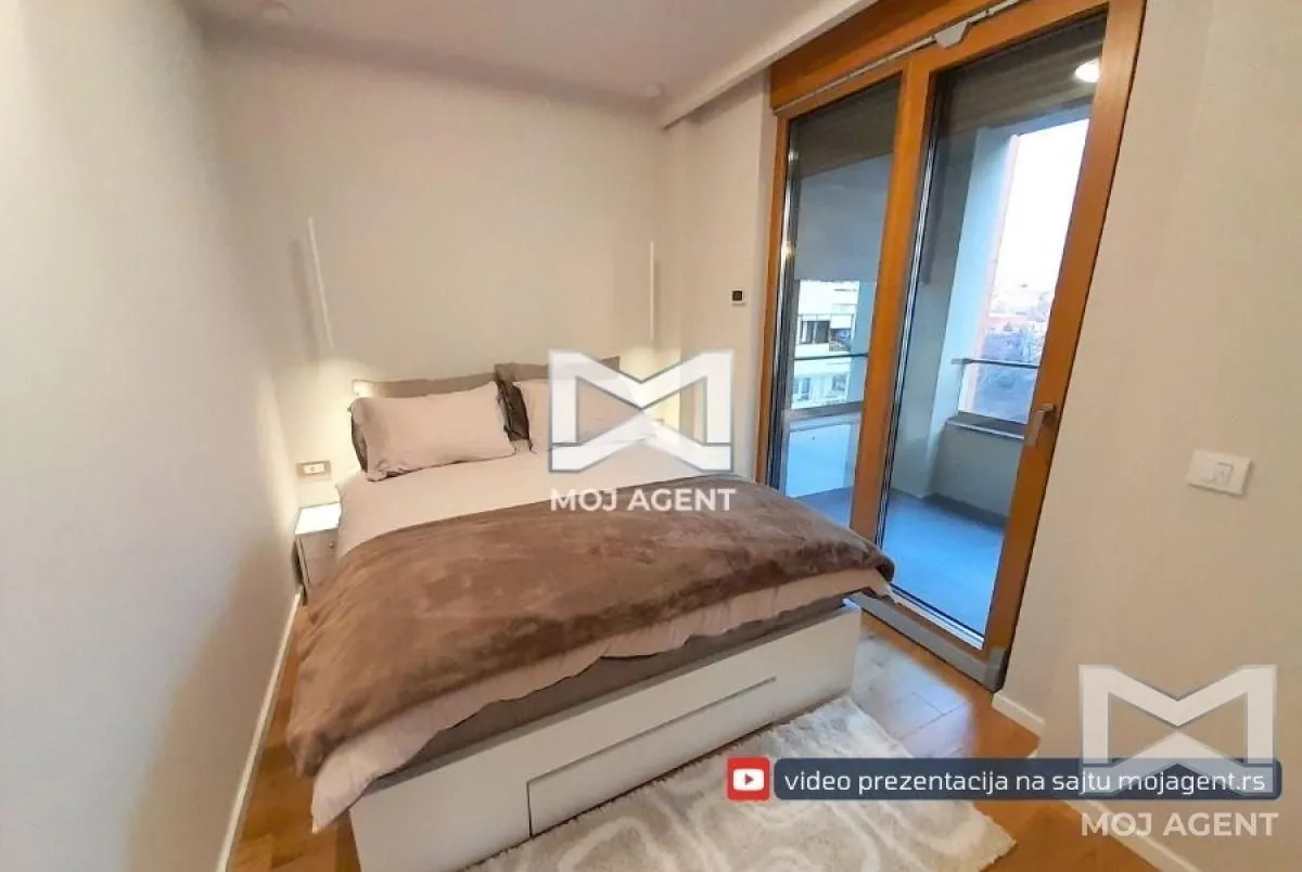 Izdavanje, trosoban stan, 76m², Niš, Srbija