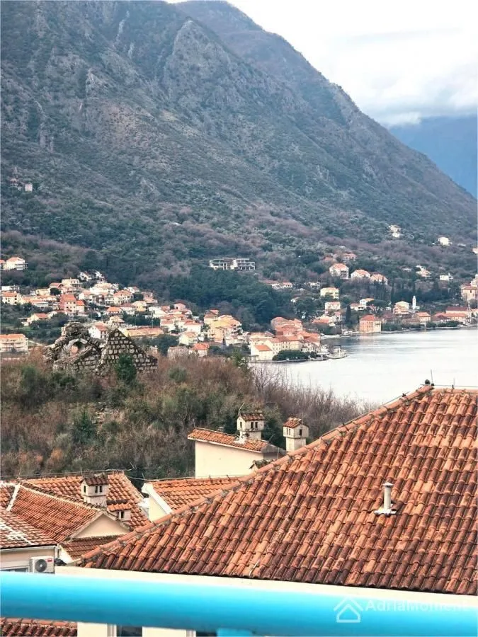 Prodaja, dvosoban stan, 97m², Dobrota, Kotor