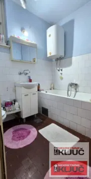 Kupatilo sa kadom, umivaonikom i bojlerom. - image 10