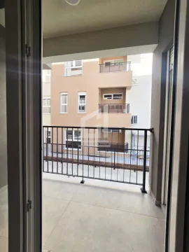Pogled sa balkona na okolne zgrade i dvorište. - image 5