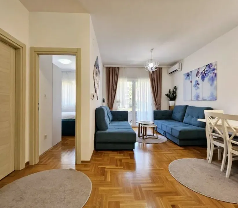 Izdavanje, jednosoban stan, 46m², Budva, Crna Gora