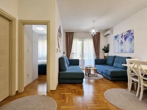 Izdavanje, jednosoban stan, 46m², Budva, Crna Gora