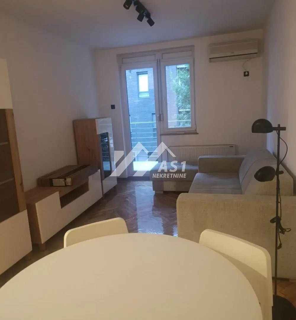 Izdavanje, dvosoban stan, 55m², Bulevar Oslobodjenja, Novi Sad Sve Podlokacije