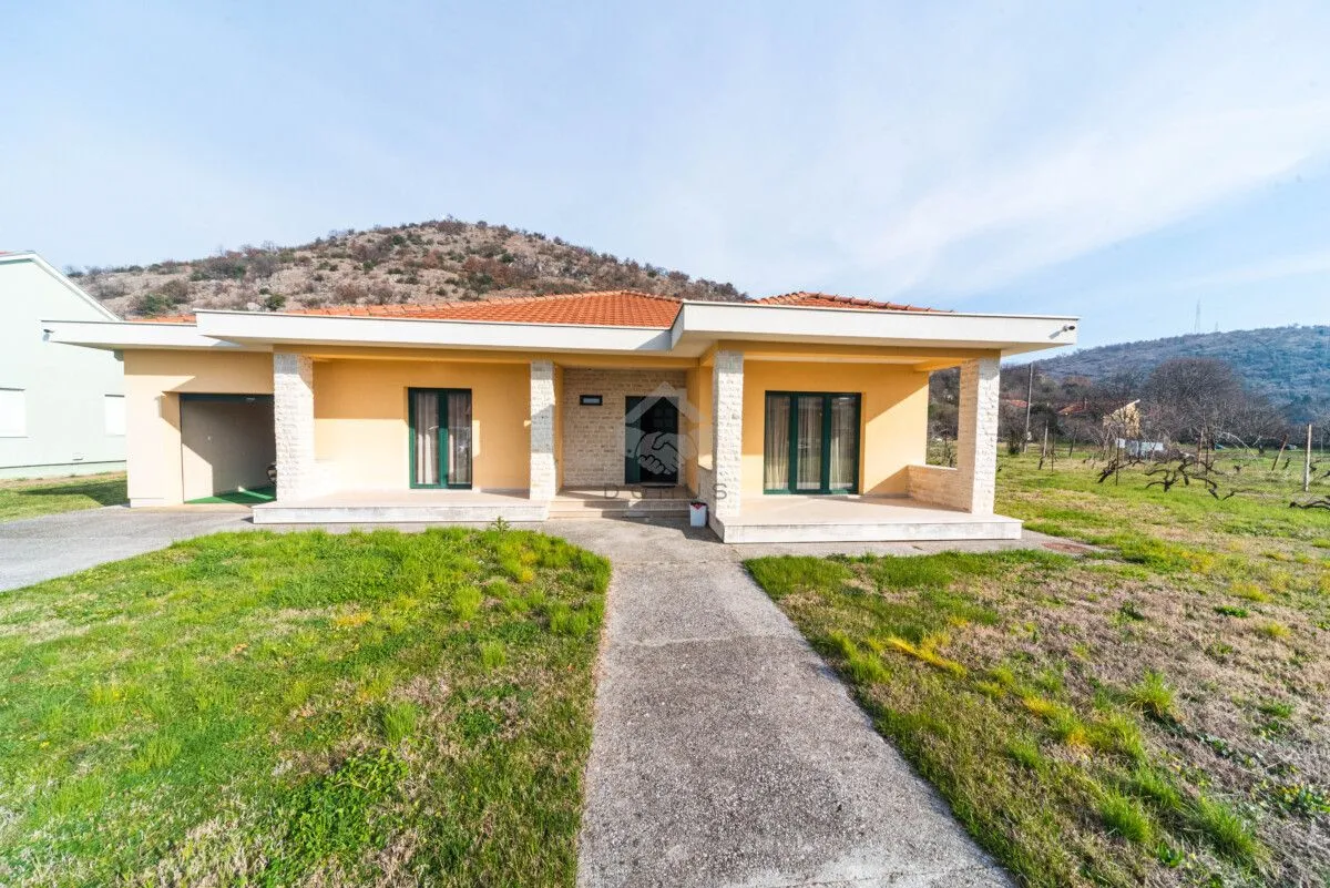 Sale, house, 200m², Rogami, Podgorica