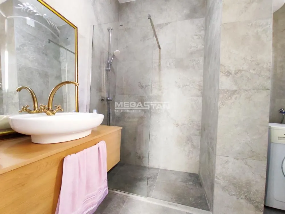 Prodaja, dvosoban stan, 87m², Stari Grad, Beograd