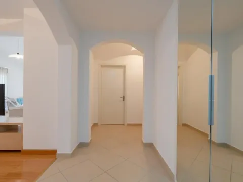 Prodaja, trosoban stan, 222m², Budva, Crna Gora - image 9