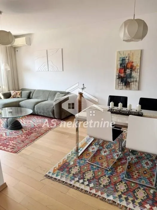 Izdavanje, trosoban stan, 73m², Vračar Sve Podlokacije, Beograd