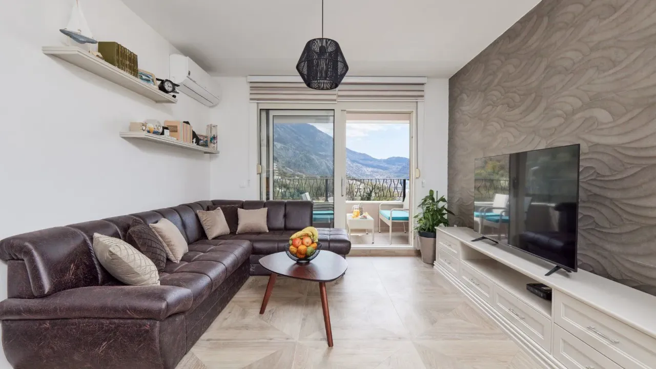 Izdavanje, dvosoban stan, 62m², Sveta Vrača, Kotor