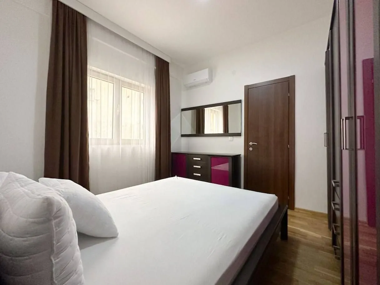 Izdavanje, dvosoban stan, 68m², Velji Vinogradi, Budva