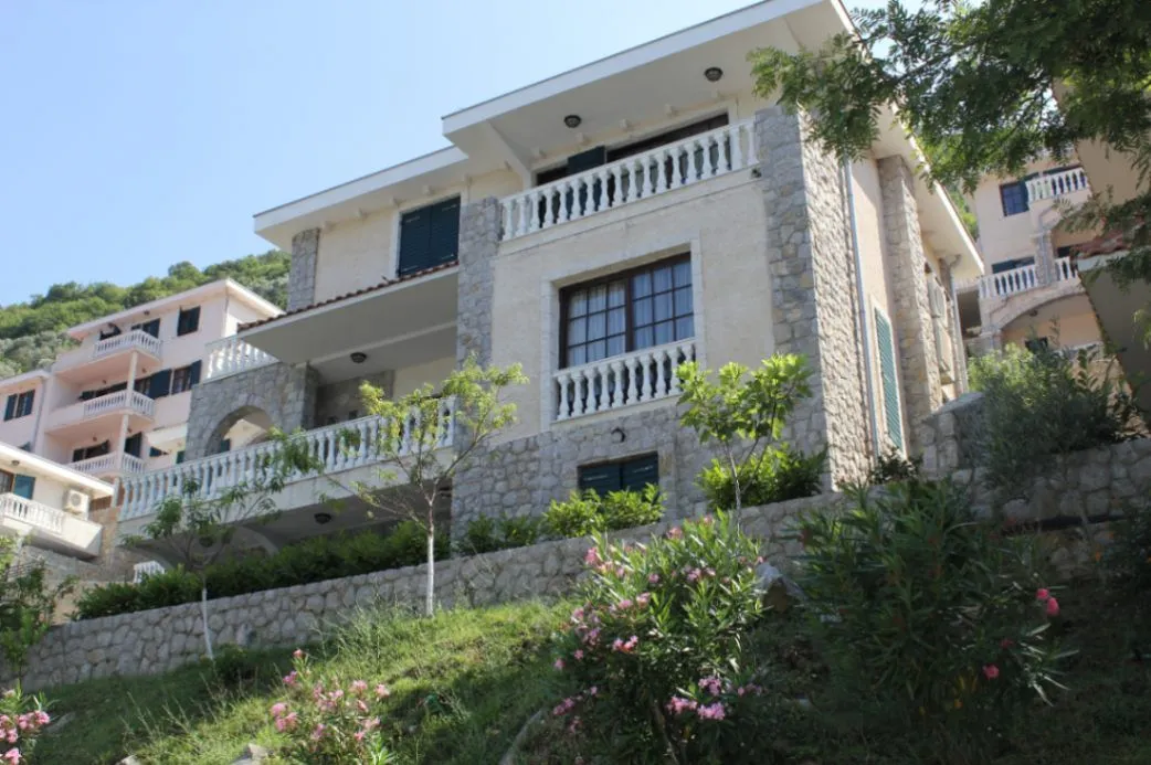 Prodaja, kuća, 235m², Kostanjica, Kotor
