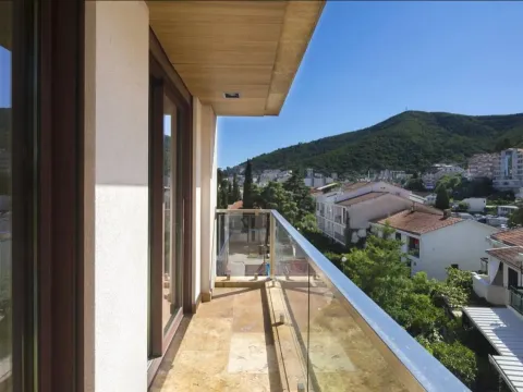 Prodaja, dvosoban stan, 108m², Centar, Budva - image 1