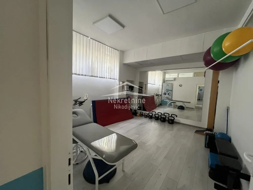 Rent, office space, 136m², Čukarica, Beograd