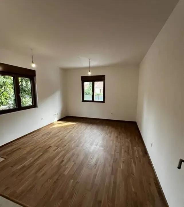Izdavanje, poslovni prostor, 45m², Vezirov Most, Podgorica