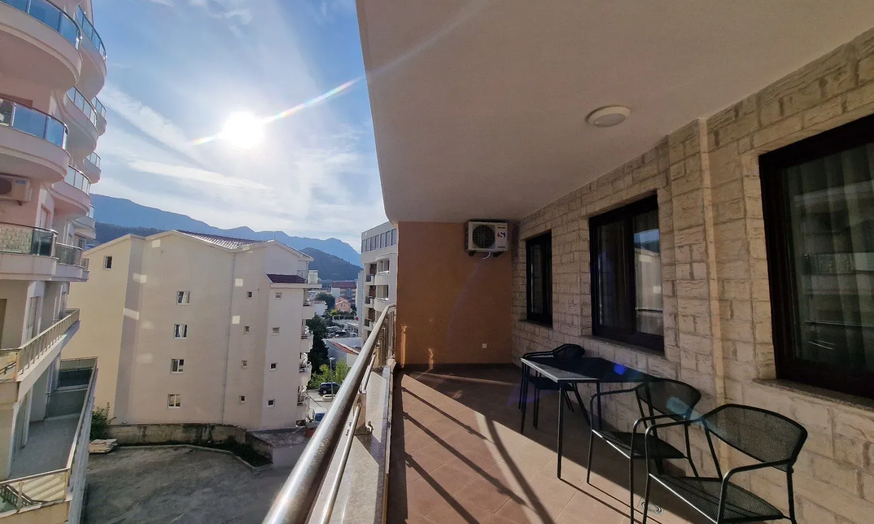 Izdavanje, jednosoban stan, 87m², Bečići, Budva