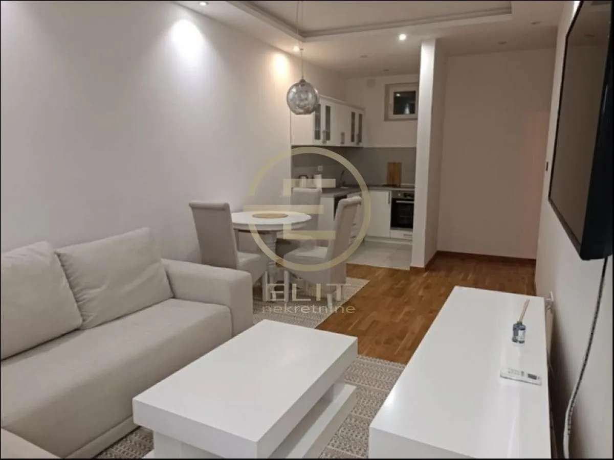 Izdavanje, stan, 42m², Socijalno, Novi Sad Sve Podlokacije