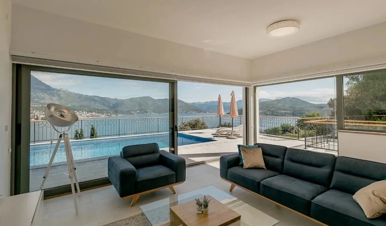 Sale, house, 236m², Njivice, Herceg Novi