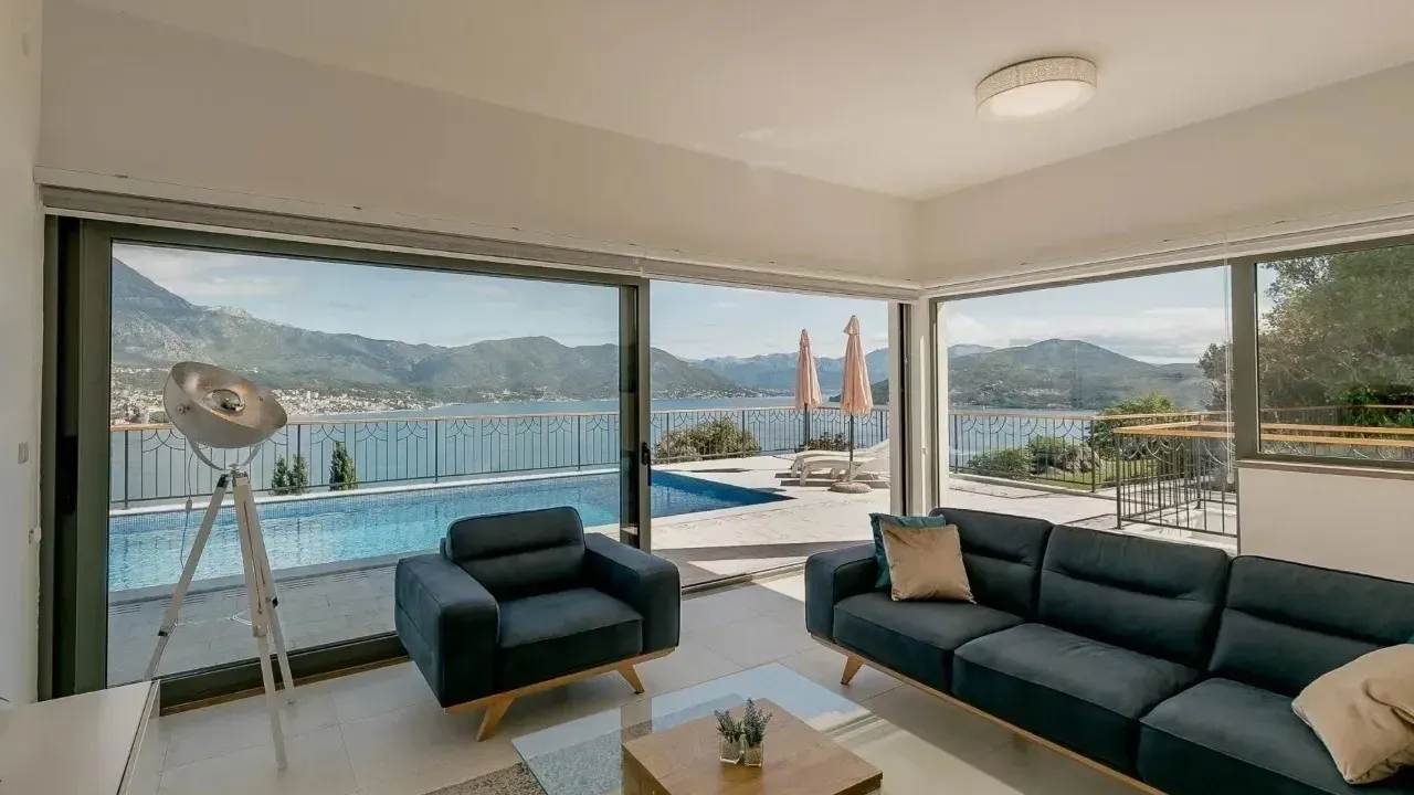 Sale, house, 236m², Njivice, Herceg Novi