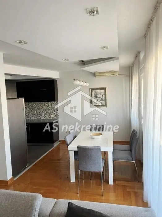 Izdavanje, četvorosoban stan, 120m², Voždovac Sve Podlokacije, Beograd